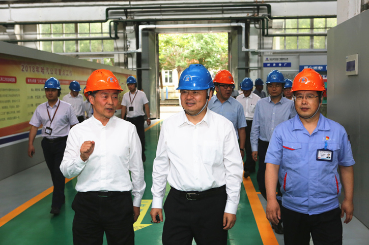 郝鹏参观调查亚投娱乐集团所属企业汽轮机公司
